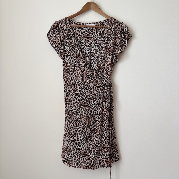 Velvet by Graham & Spencer Wrap Dress Small Leopard Print - Picture 1 of 8